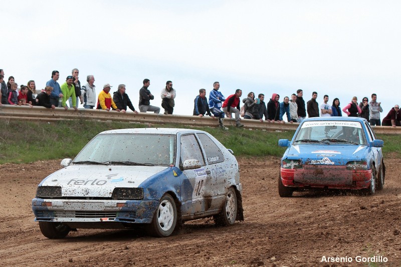 Emocionante y accidentado Autocross de Mendavia